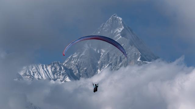 Parapente Ozone Swift 6 face au Machapuchare